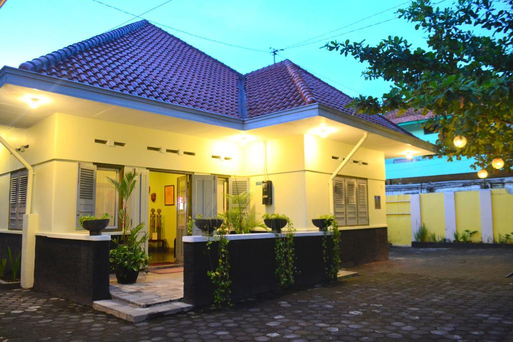 The Kresna Hotel Yogyakarta Exterior photo